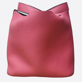 エコスタイル広尾店で、エルメスのY刻印の素材がトリヨンクレマンスのピンクのシルバー金具を使用したピコタンロックPMサイズを買取ました。