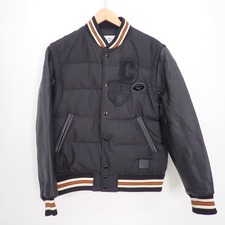 コーチのF21007 DOWN VARSITY JACKET ダウンジャケットを買取させていただきました。宅配買取センター状態は若干の使用感がある中古品です。