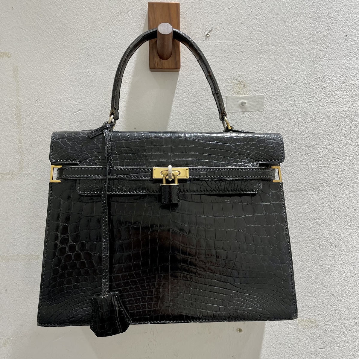 美品✨モラビト　スカラ28 クロコダイル　ハンドバッグ　ブラック 楽天市場】モラビト ハンドバッグ スカラ28 クロコダイル レザー