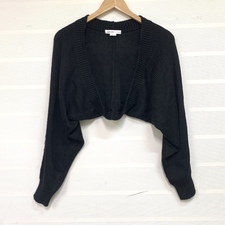 銀座本店では、アディアムの品番が38035のCROPPED KNIT SNUGのカシミヤ混コットン素材を使っているニットカーディガンを買取いたしました。状態は新品です。