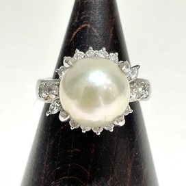 エコスタイル渋谷店で、プラチナ900を台座にアコヤ真珠とダイヤモンドを使用したリングを買取しました。