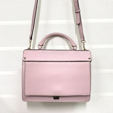 銀座本店で、フルラのピンクのレザー素材を使用したライク2wayハンドバッグを買取ました。状態は数回使用程度の新品同様品です。