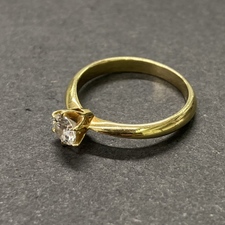 エコスタイル銀座本店で、K18素材を使った、0.305ctのダイヤモンドリングを買取いたしました。