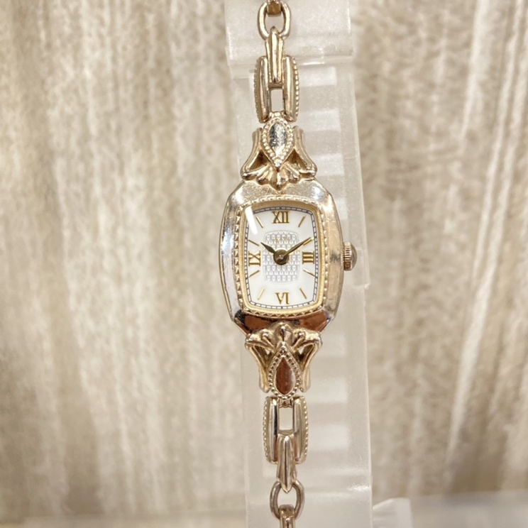 アガットの10164120021 スクエアフェイス ジュエリーウォッチクオーツ式腕時計の買取実績です。