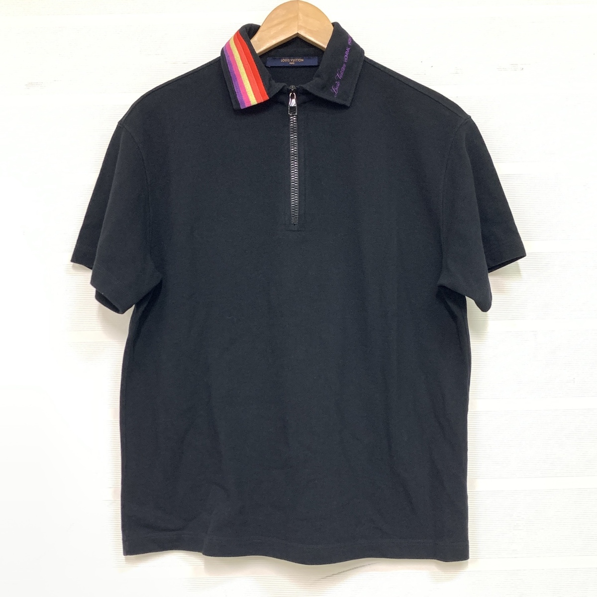 ルイヴィトンの正規 HGY68Ｗ レインボー ロゴ刺繍カラー ハーフジップタイプ ポロシャツの買取実績です。