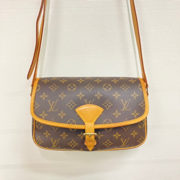 LOUIS VUITTON　モノグラム　ショルダーバッグです