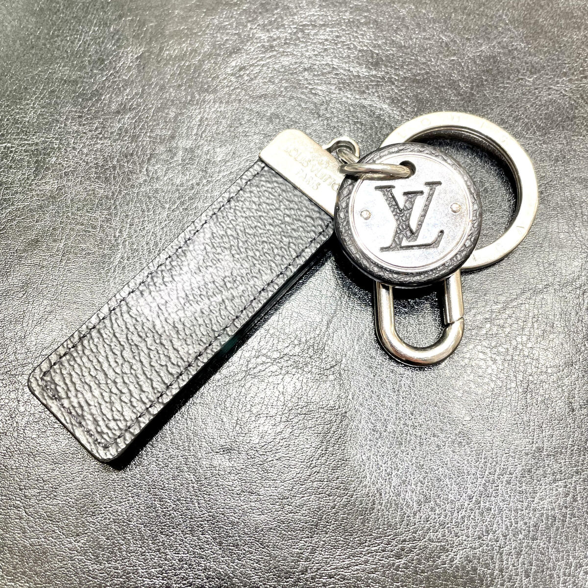 ルイヴィトンのモノグラムエクリプス×タイガ M80237 ポルトクレ・ネオ LV クラブ キーホルダーの買取実績です。