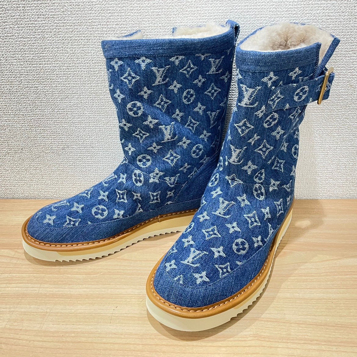 エコスタイル新宿店で、ルイヴィトンのNIGOコラボ LV コージーライン モノグラムデニム ムートンブーツを買取しました。 買取価格・実績