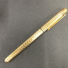 エコスタイル銀座本店で、カルティエの型番がST150056のトリニティのペン先がK18の万年筆を買取ました。