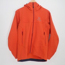 アークテリクスの12275 Gamma LT Hoody ガンマLT フーディージャケットを買取させていただきました。宅配買取センター状態は若干の使用感がある中古品です。