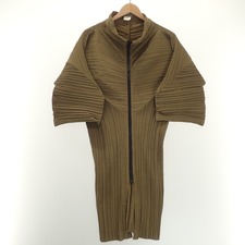 1980年代のイッセイミヤケのプリーツコートを買取しました状態は若干の使用感がある中古品です。