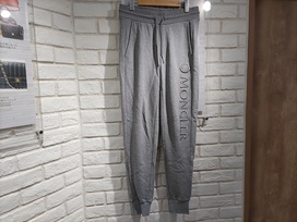 モンクレールの20年 PANTALONE ロゴ刺繍 スウェットパンツの買取実績です。