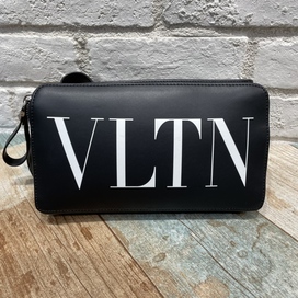 ヴァレンティノのVLTNロゴ カーフレザー ボディバッグの買取実績です。