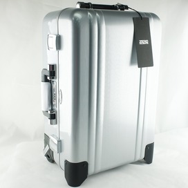 ゼロハリバートンのZRF20-SI 8054209 Classic CARRY ON 2 WHEEL TRAVEL CASE スーツケースの買取実績です。