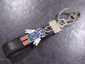 プラダのロボット サフィアーノレザー キーリングの買取実績です。