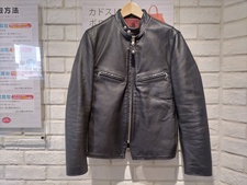 新宿店で、ショットの7009 641XX 60'S シングルライダースジャケットを買取しました。状態は若干の使用感がある中古品です。