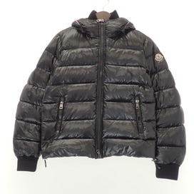 モンクレールのAUBERT オーベル フーディ ダウンブルゾンの買取実績です。
