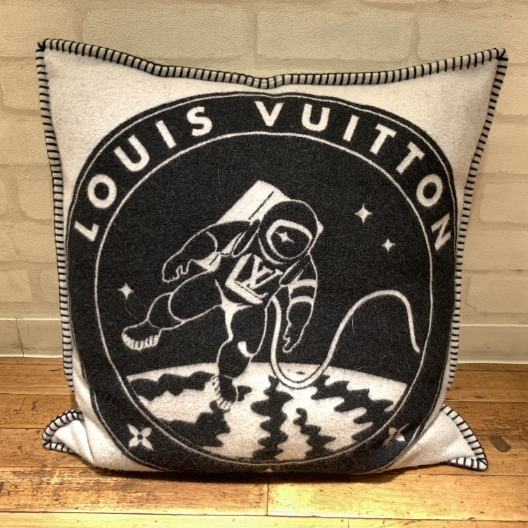 ルイヴィトン LOUISVUITTON ウールカシミアクッション-