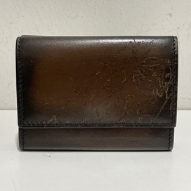 ベルルッティのアカジュー スクリットスワイプ レザー トライフォールド 3つ折り財布の買取実績です。