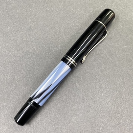 エコスタイル銀座本店で、ペンギンのM101Nのグレーブルーカラーのペン先14金の万年筆を買取いたしました。