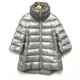 エコスタイル銀座本店で、ヘルノの品番がPI0001 DIC12017のベージュカラーの七分袖デザインのダウンコートを買取ました。