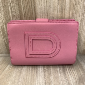 エコスタイル銀座本店で、デルボーのピンクカラーのレザー素材の2つ折り財布を買取ました。