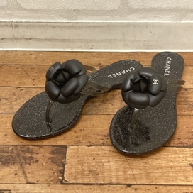 シャネルの10C G26012Y05359 カメリアトング ビーチサンダルの買取実績です。