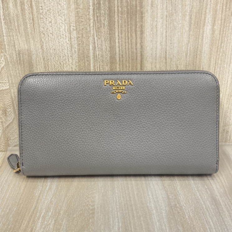 PRADA エンボス加工 カードケース ベージュ 新しい