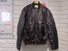 新宿店で、アクネストゥディオズの品番OUTW000290・MA-1ナイロンボンバージャケットを買取しました。状態は若干の使用感がある中古品です。