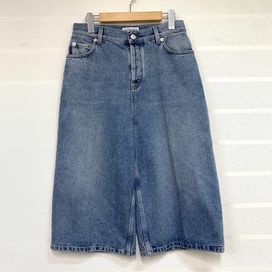 バレンシアガの正規 18年製 571569 デニムパンツの買取実績です。