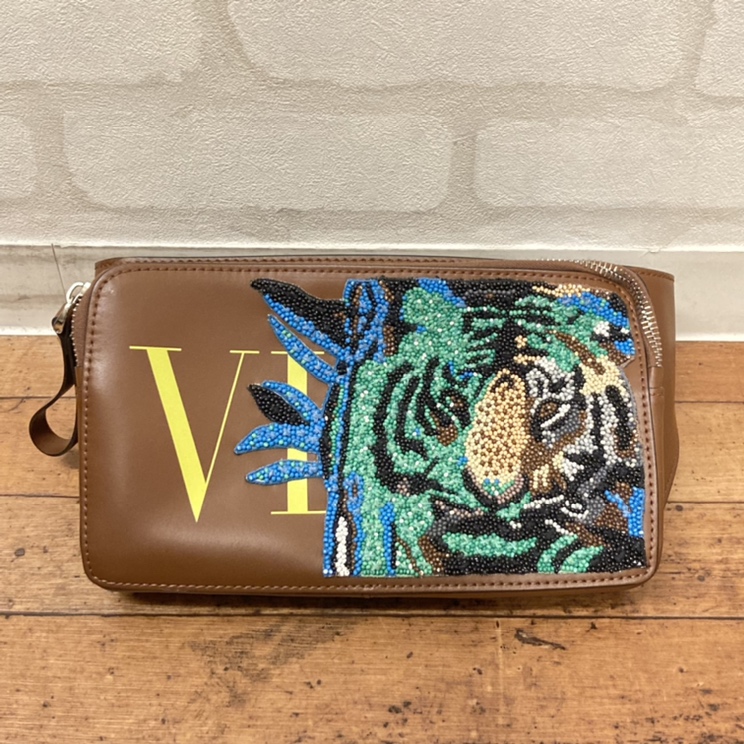Valentino ヴァレンティノ バレンチノ ボディバッグ（VALENTINO 