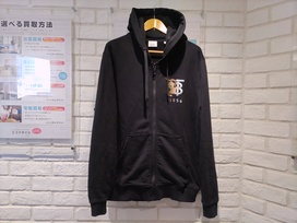 バーバリーの20SS 8022306 馬上の騎士 フルジップパーカの買取実績です。