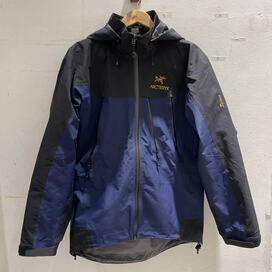 アークテリクスの×BEAMS 40周年記念モデル ブラック×ブルー シータ AR ジャケットの買取実績です。