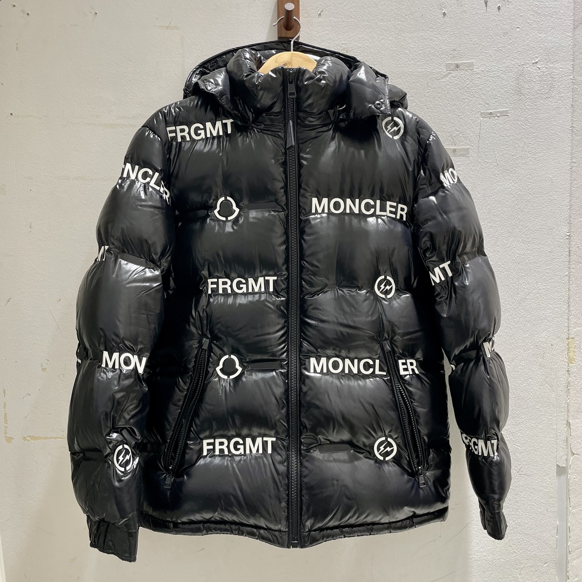モンクレールの×フラグメントデザイン ブラック 2020年秋冬 MAYCONNE ダウンジャケットの買取実績です。