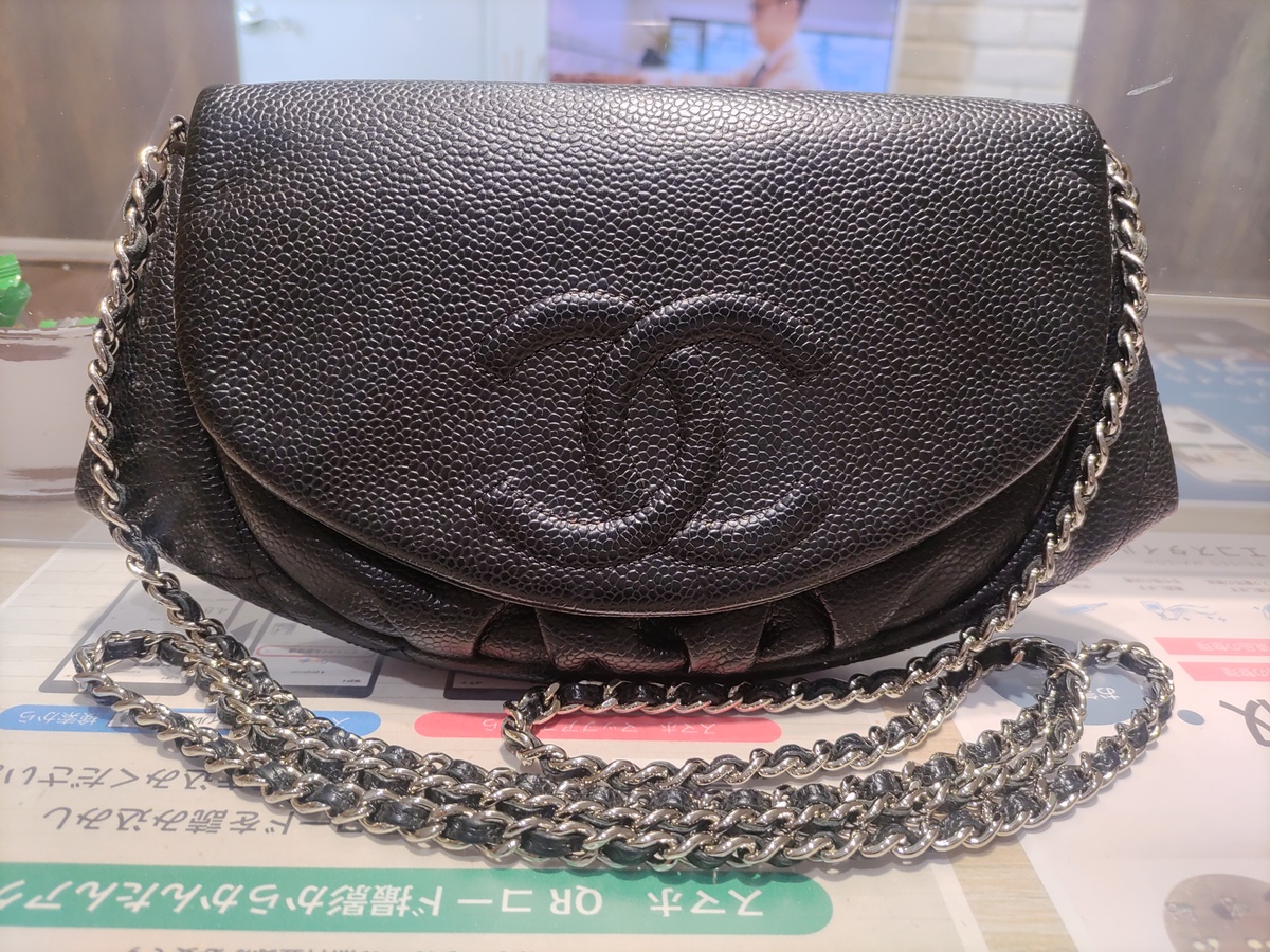 CHANEL ハーフムーンチェーンウォレット