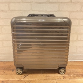 リモワの830.40.33.4 サルサデラックス29L 4輪ビジネスキャリーケースの買取実績です。