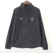 大阪心斎橋店で、FCRBの21SSのSTRETCH LIGHT WEIGHT HOODED BLOUSON（FCRB-210045）を買取しました。状態は若干の使用感がある中古品です。