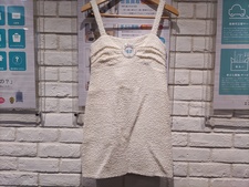新宿店で、シャネルの2019年ラパウザコレクションのファンタジーツイードドレスを買取しました。状態は数回使用程度の新品同様品です。