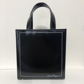 フェラガモのDJ-21 8210　ブラック　パテント(エナメル)　スクエアトートバッグの買取実績です。