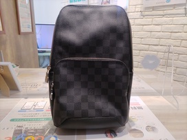 ルイヴィトンの17年 ダミエグラフィット アヴェニュー スリングバッグの買取実績です。