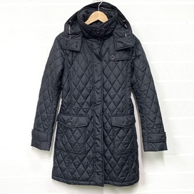 エコスタイル銀座本店で、バーバリーロンドンの正規12年製のブラックの裏地がノバチェックの中綿キルティングコートを買取ました。