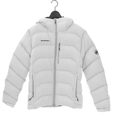 マムートの1013-00701 Xeron IN Hooded Jacket AFを買取させていただきました。宅配買取センター状態は若干の使用感がある中古品です