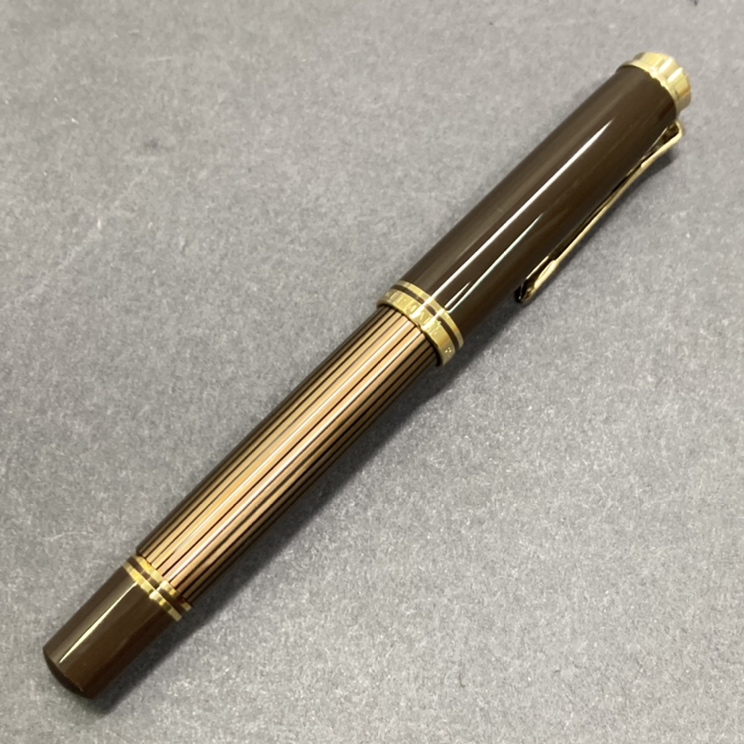 ペリカンの万年筆のM800スーベレーン ブラウンブラック ペン先18C-750 