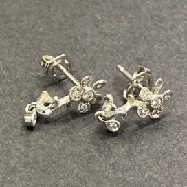 アベリのPt900 フラワーダイヤモンドピアスの買取実績です。