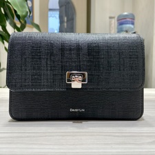 エコスタイル渋谷店では、デイジーリンのSecret Pocketsというチェーンショルダーバッグを買取ました。状態は未使用品です。