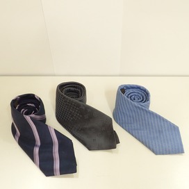 エコスタイル大阪心斎橋店の出張買取にて、ルイヴィトンのストライプ×ロゴ総柄デザインのシルク100％ネクタイを計3本セットで高価買取いたしました。