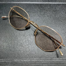 渋谷店で、アイヴァン、品番784のサングラスを買取ました。状態は若干の使用感がある中古品です。