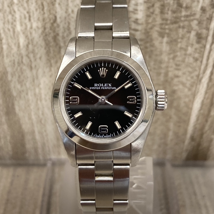 ロレックスの67180 黒文字盤 オイスターパーペチュアルレディース腕時計の買取実績です。
