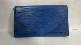 ルイヴィトンの1987年製 M52635 エピ ブルーアールデコ クラッチバッグの買取実績です。