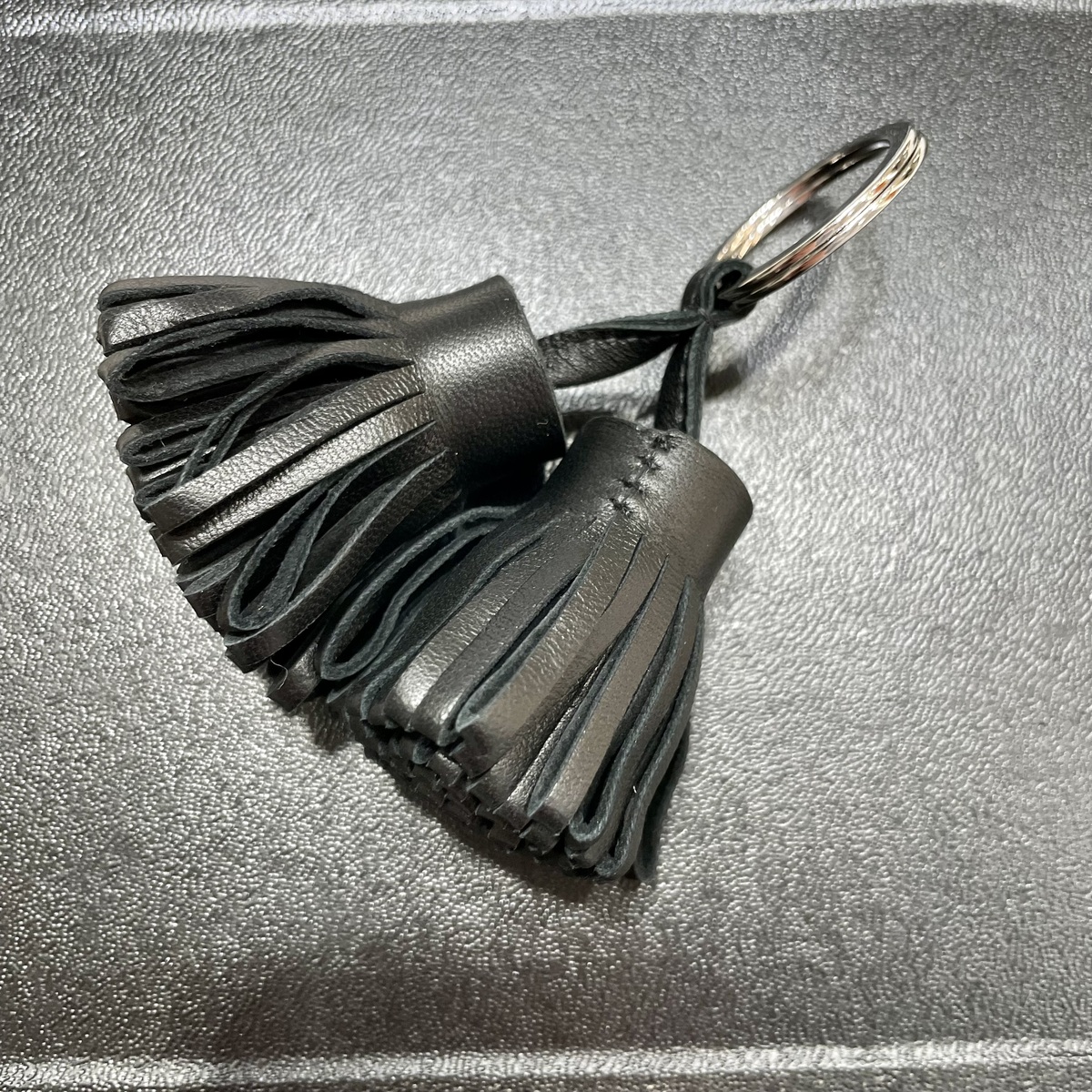 新品ルイヴィトン キーリングキーホルダー ハチ公刻印 甚だしい